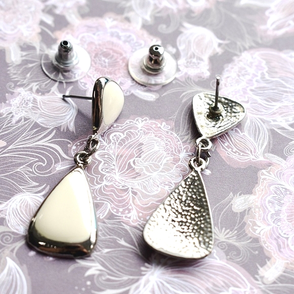 ๐๐ Vintage Ivory Enamel Silver-plated Teardrop Dangle Earrings - Picture 6 of 6